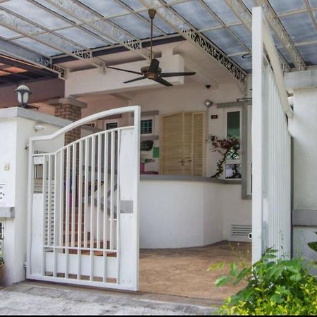 Nautilus Bay Home Inn George Town Exterior photo